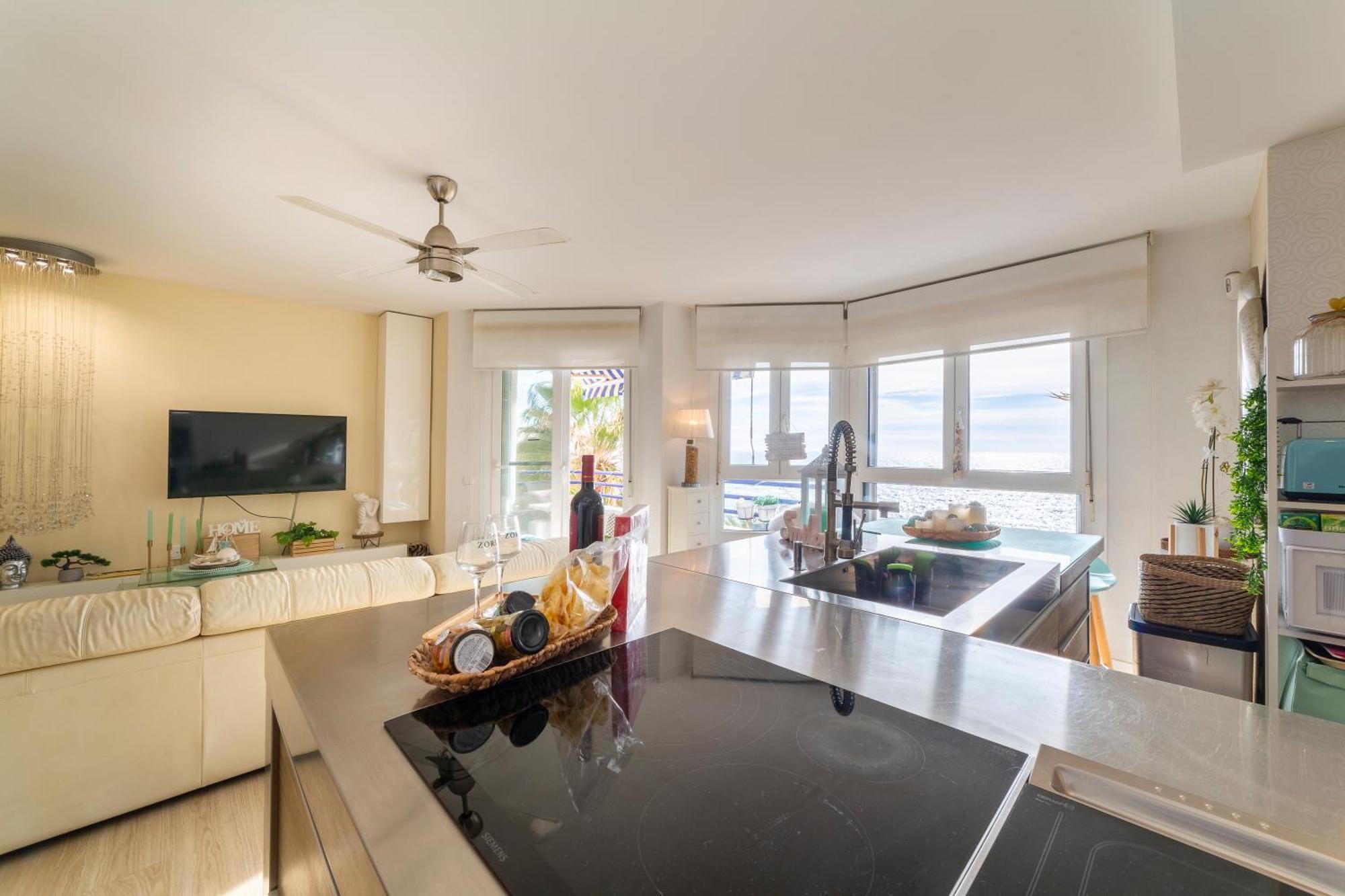 Ocean Views, Paseo Maritimo